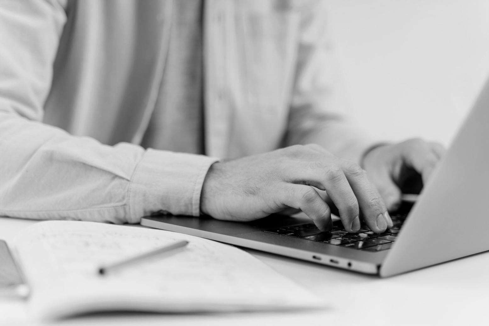 Planification financière structurée avec documents et analyses